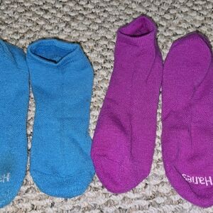 2 Pairs Hanes Socks